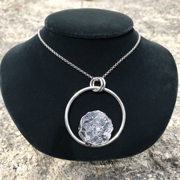 Genuine Crystal quartz circle design necklace - Picture 3 of 7